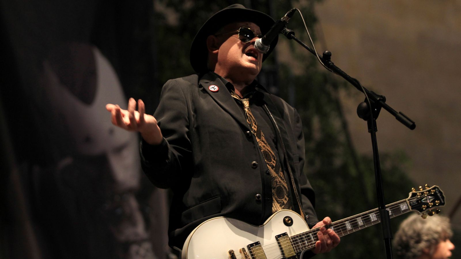 Julián Hernández, cantante y guitarrista de Siniestro Total, durante su actuación en el festival FACYL 2018 de Salamanca