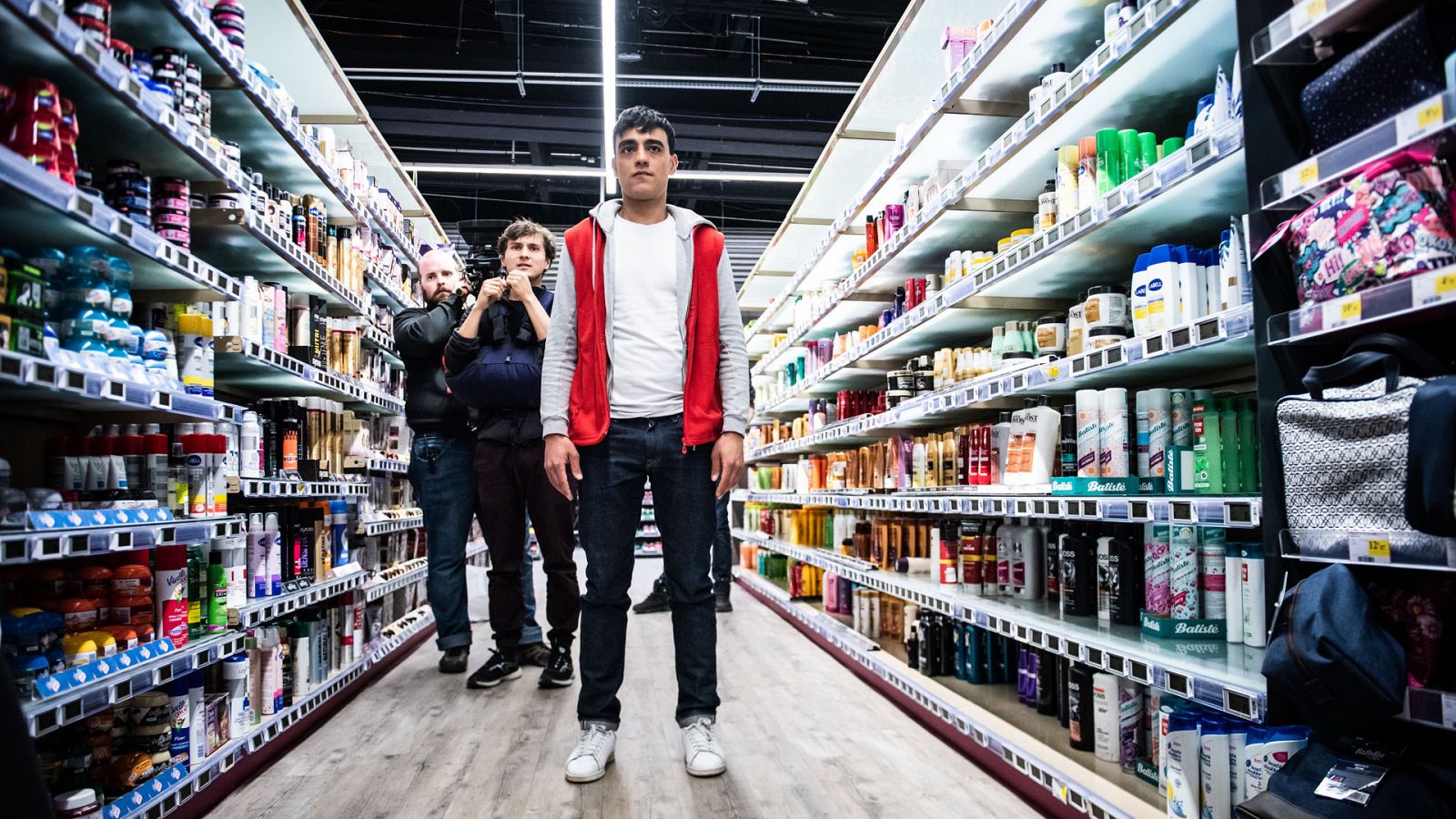 Omar, cajero en un supermercado, es el protagonista del primer episodio de 'El colapso'