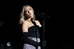 Ana Mena, la 'niña Almodóvar' que cantó en Sanremo y saldrá en Netflix