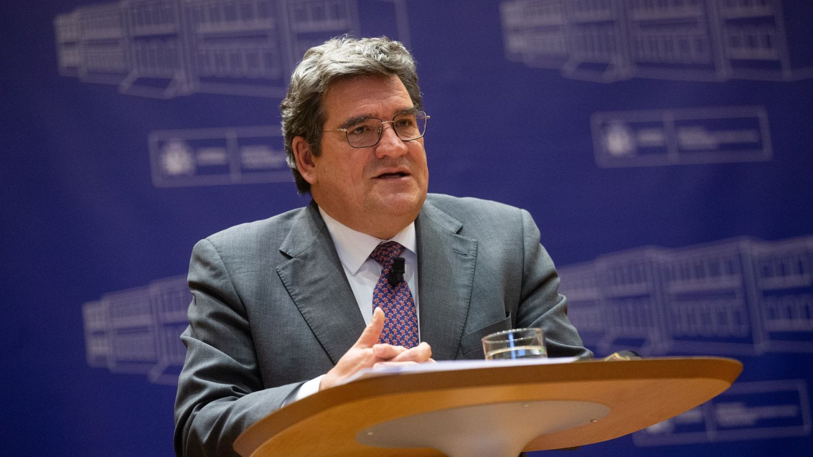 Escrivá avanza que estudia activar un ERTE sectorial para agencias de viajes