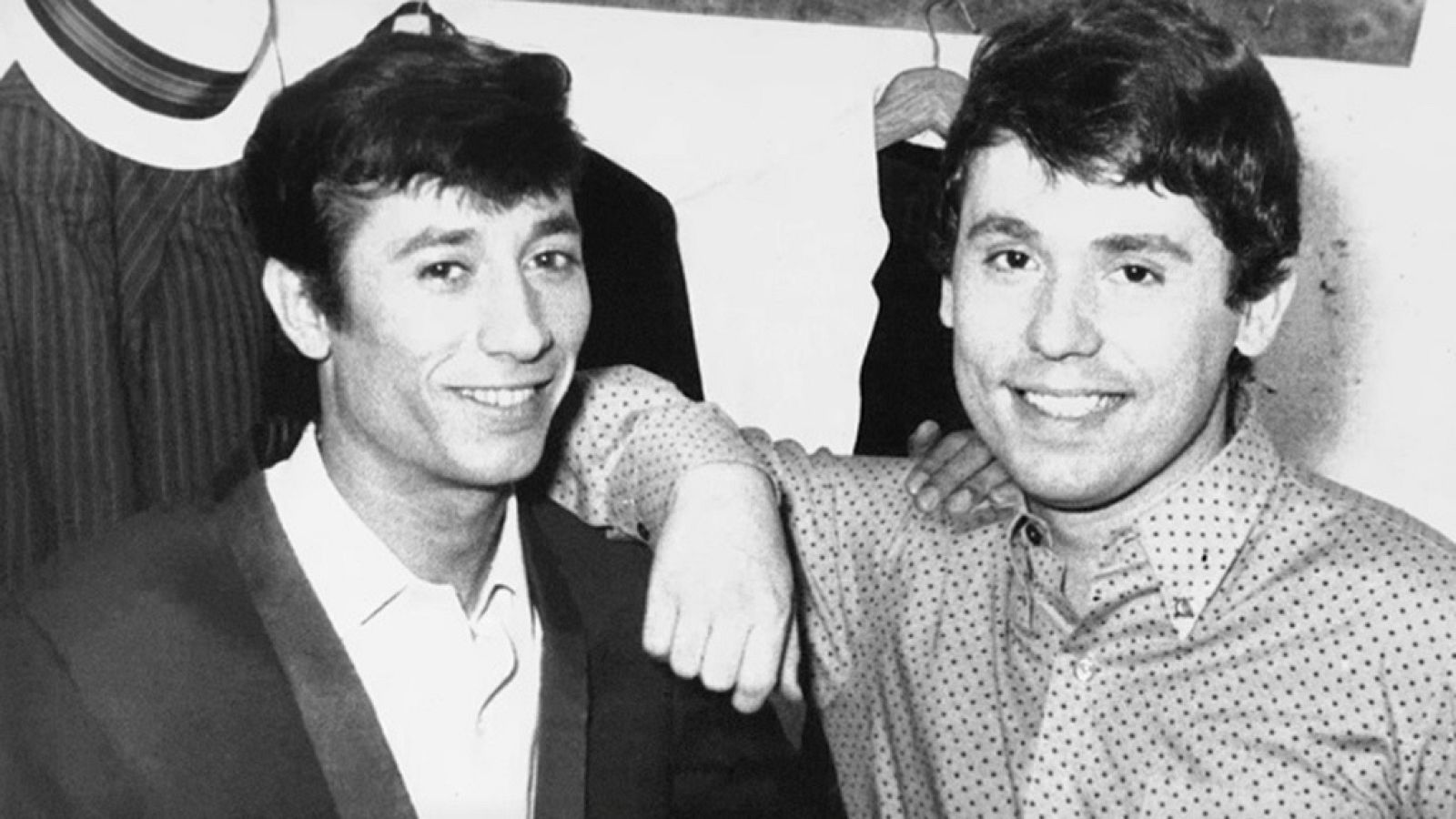 Bambino y Raphael posan en una foto de archirvo