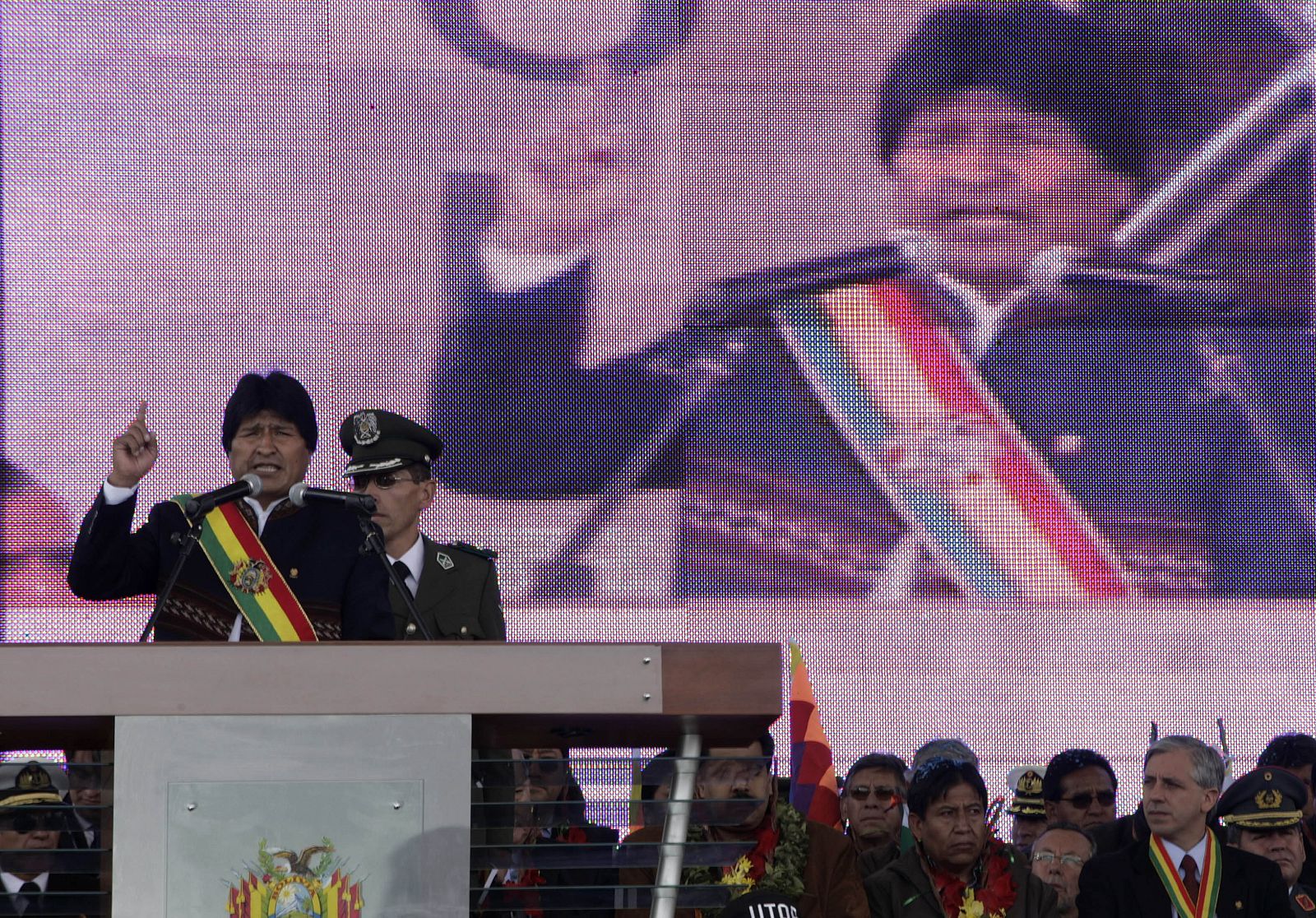 Morales promulga la Constitución de Bolivia