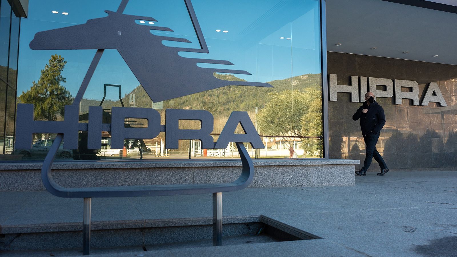 Fachada de la sede de Hipra en la localidad de Amer, Girona.