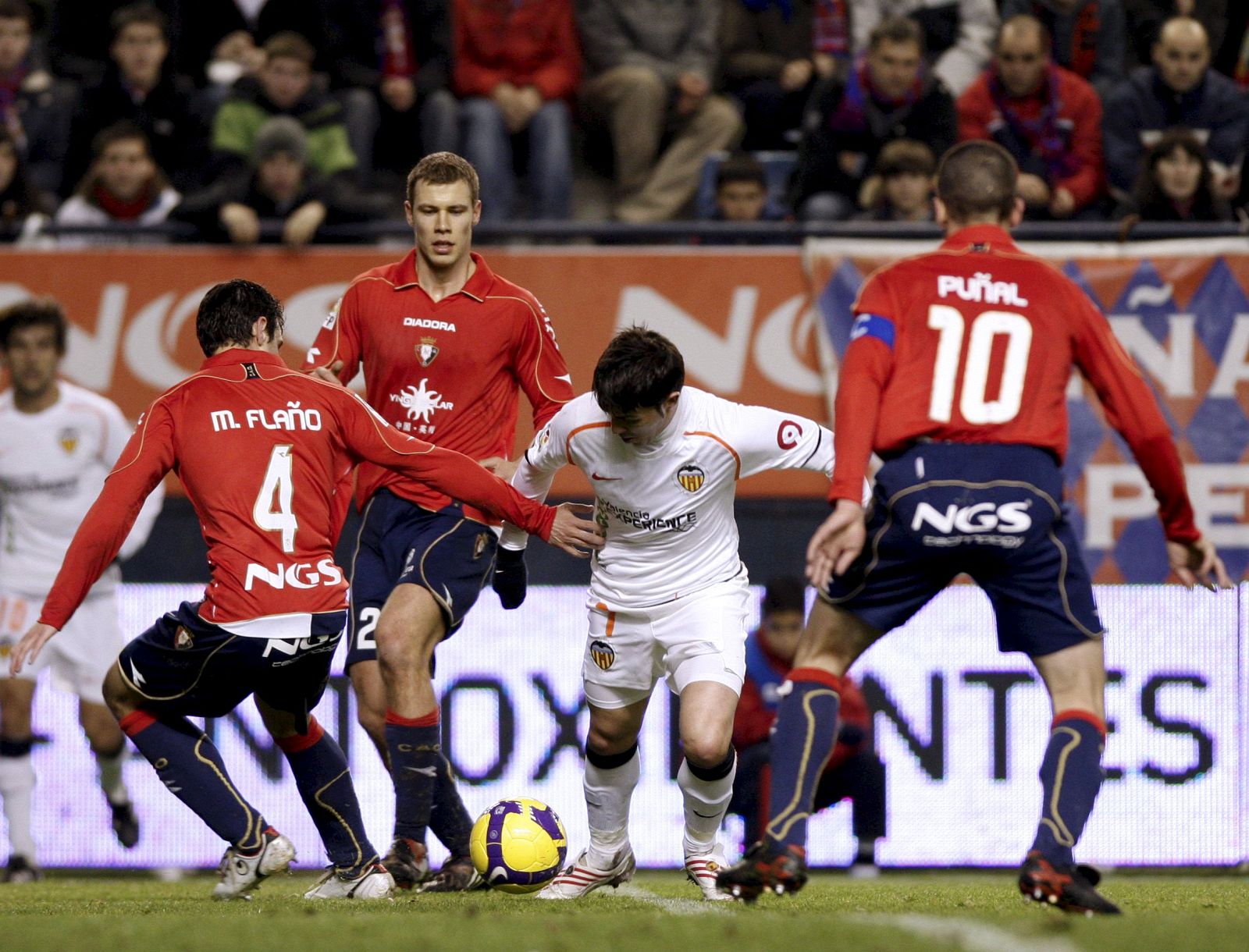 Osasuna sale del descenso al ganar al Valencia