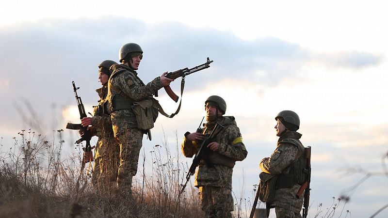 Rusia lanza una ofensiva total en Ucrania mientras Kiev resiste el asedio con combates sin tregua