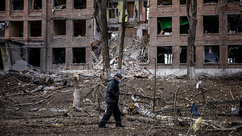 Rusia intensifica su ataque y entra en Járkov mientras Kiev planta cara al Ejército