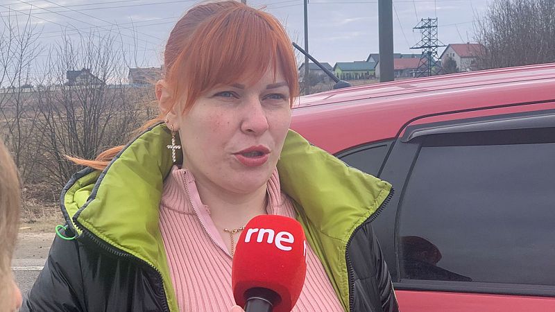 El éxodo ucraniano, un avance a cuentagotas en su frontera: "Me impresiona el pánico a mi alrededor"