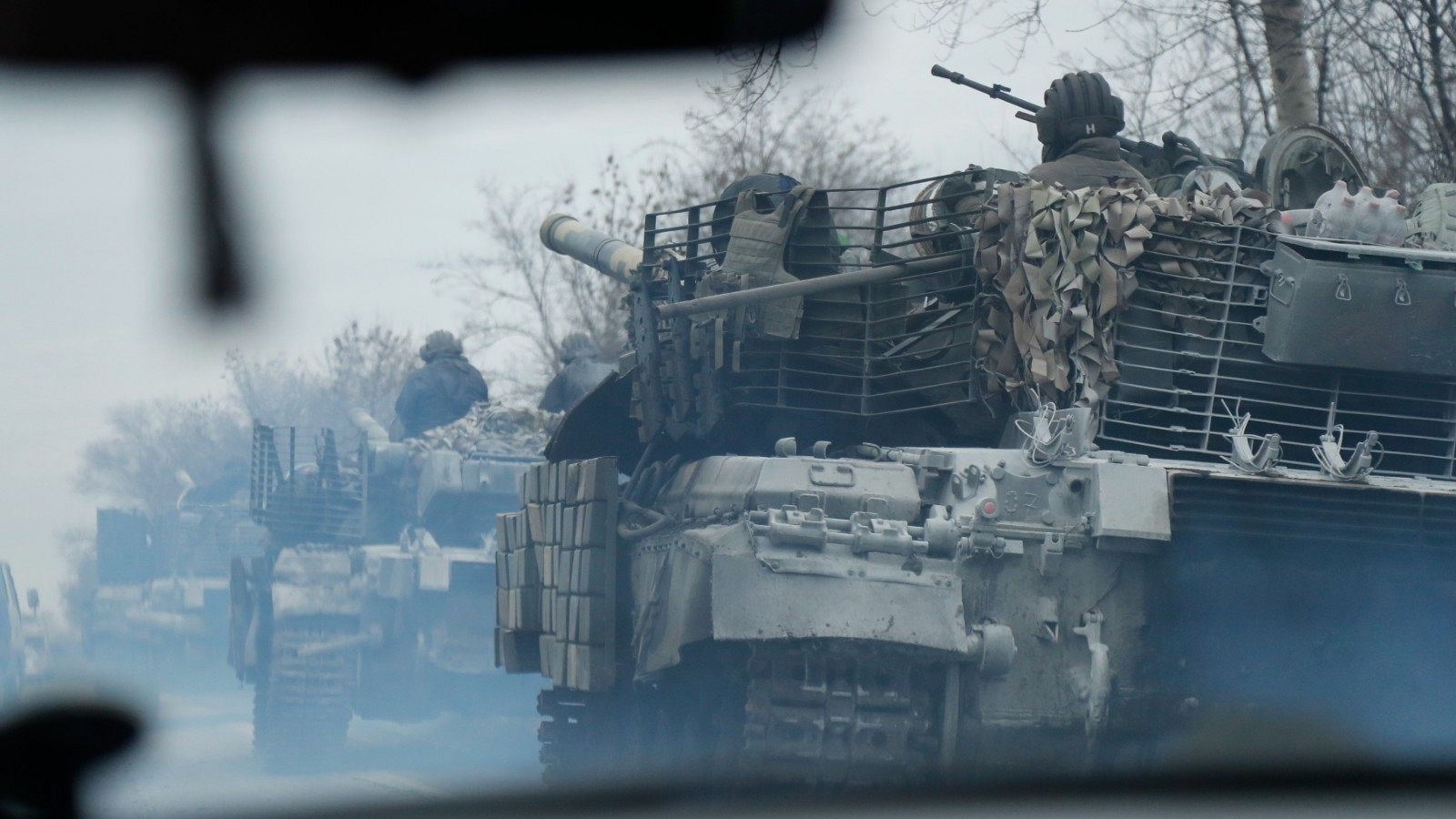 Tanques ucranianos moviéndose cerca de la ciudad de Severodonetsk al este de Ucrania