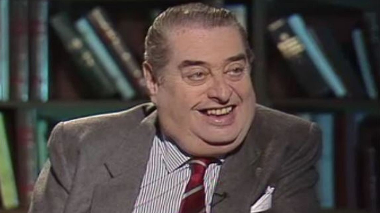 Néstor Luján va ser un gran periodista i escriptor, com també un gran conversador que gaudia tant dels àpats com d'una bona sobretaula