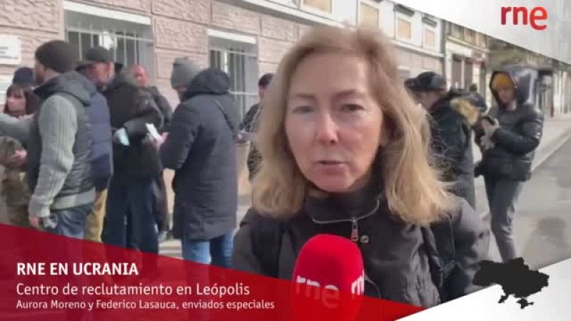 Colas diarias en el centro de reclutamiento de Leópolis: "Tenemos que hacer más por nuestro pais"