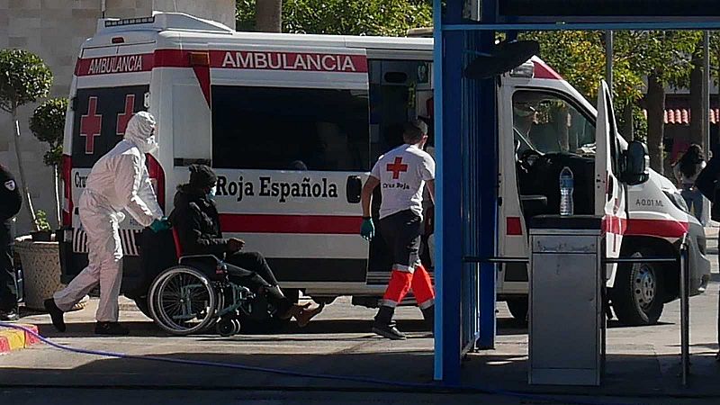Unos 2.500 migrantes intentan entrar en Melilla y al menos medio millar lo logra en el salto más numeroso de la historia