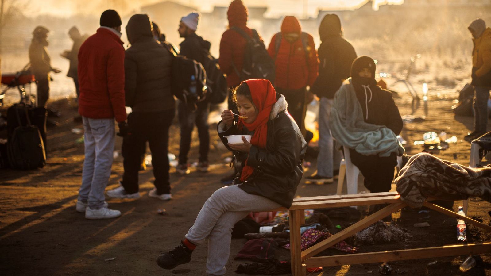 Imagen de varios refugiados llegados de Ucrania en la frontera polaca