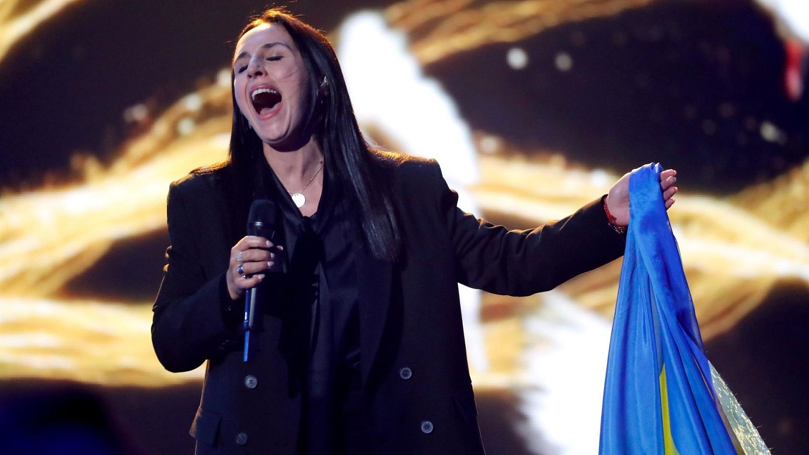 Jamala lucha por Ucrania con "1944" con una emotiva actuación en Alemania