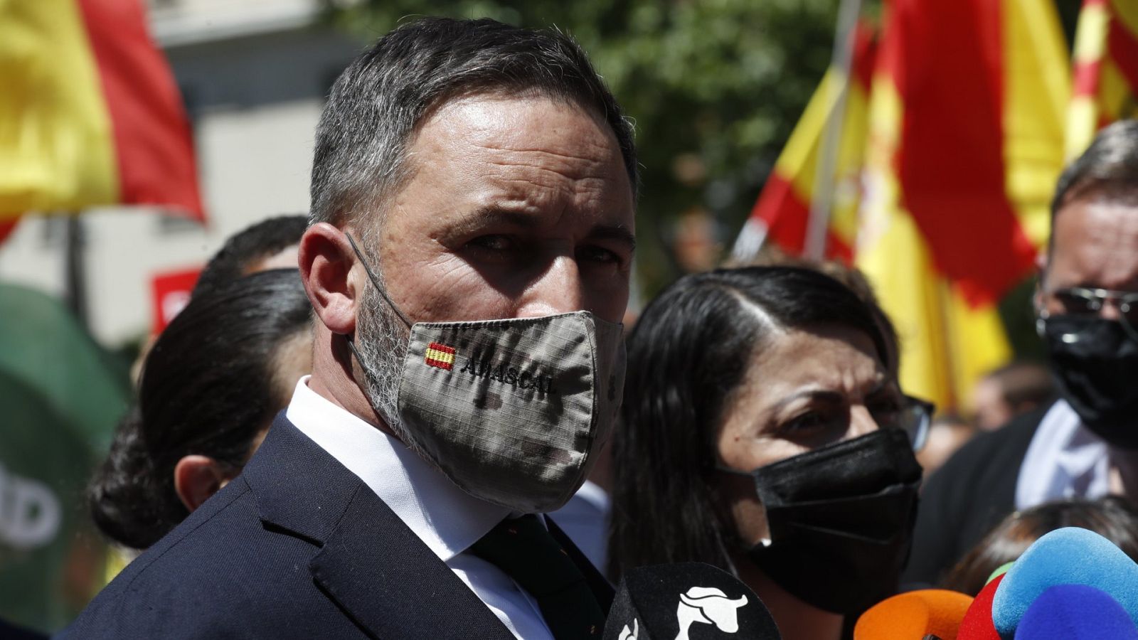 El líder de Vox, Santiago Abascal, atiende a la prensa a las puertas del Tribunal Supremo