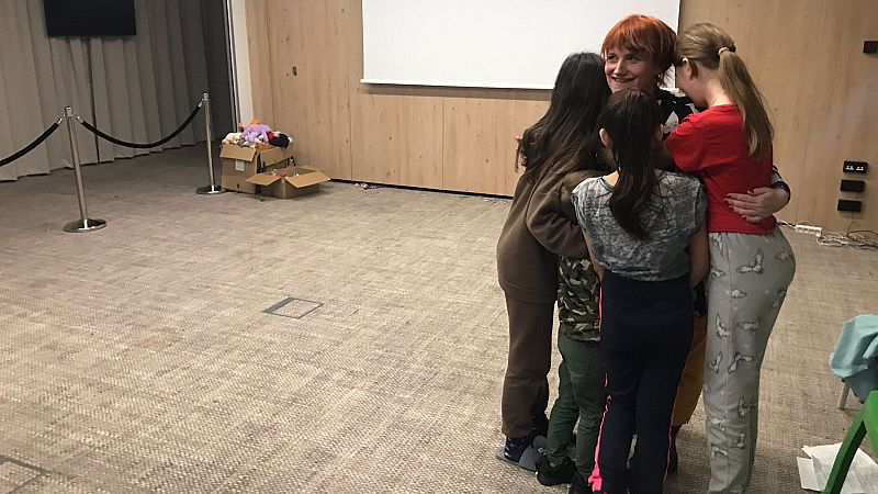 Un recreo de la guerra: jugar para olvidar y descansar 