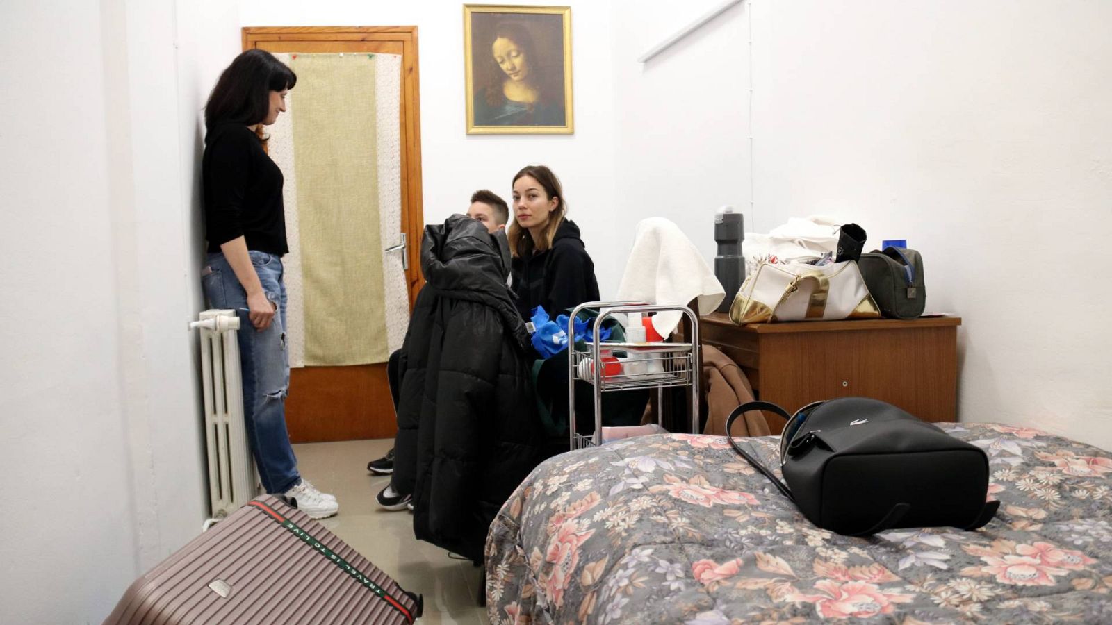 Una dona ucraïnesa i el seu fill s'allotgen al convent de Santa Clara de Manresa