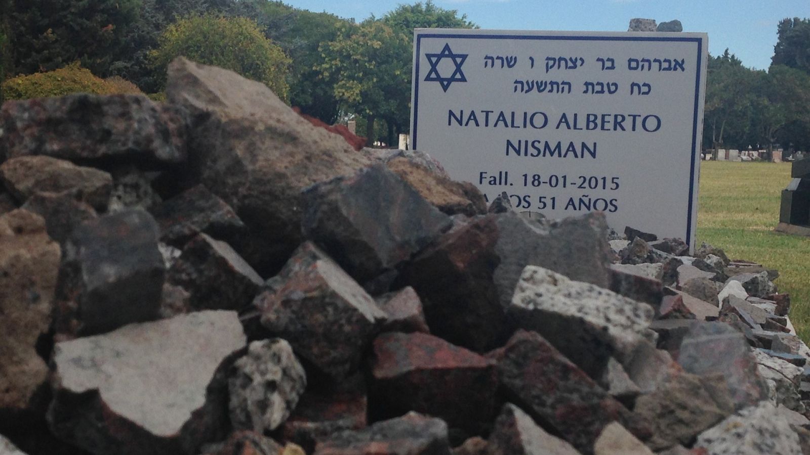 Tumba de Alberto Nisman, el fiscal que acusó a la presidenta argentina de encubrir a Irán