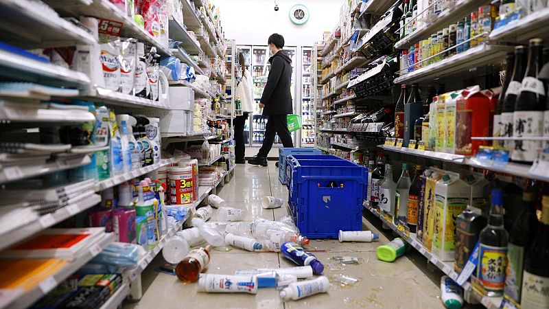 Un terremoto de magnitud 7,4 sacude Japón, pone en alerta de tsunami a Fukushima y deja sin luz a parte de Tokio