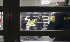 Desalojados 70 estudiantes que protestaban en la universidad horas antes de la visita de Montilla