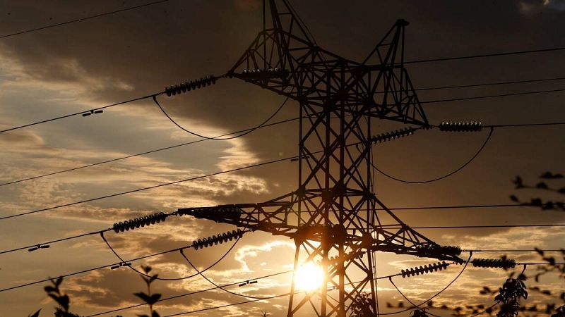 España y Portugal propondrán a la UE limitar el precio de la luz a 180 euros el megavatio hora