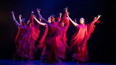La firma Alvarno viste a las bailarinas de 'Woman', la obra de Aarón Vivancos
