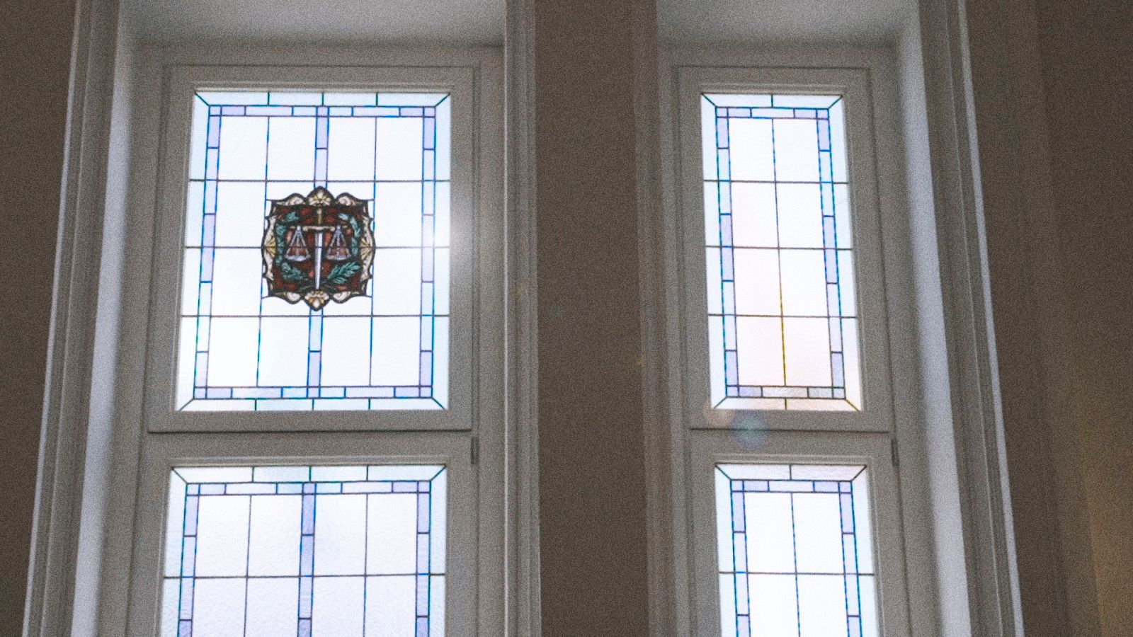 La balanza significa el reparto justo y la equidad