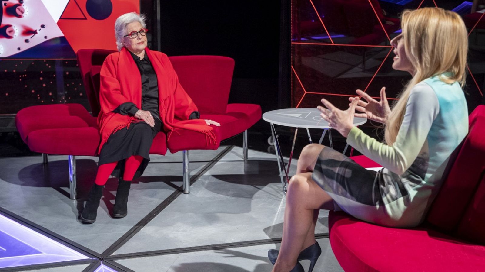 Atención Obras - Lola Herrera y Cayetana Guillén Cuervo