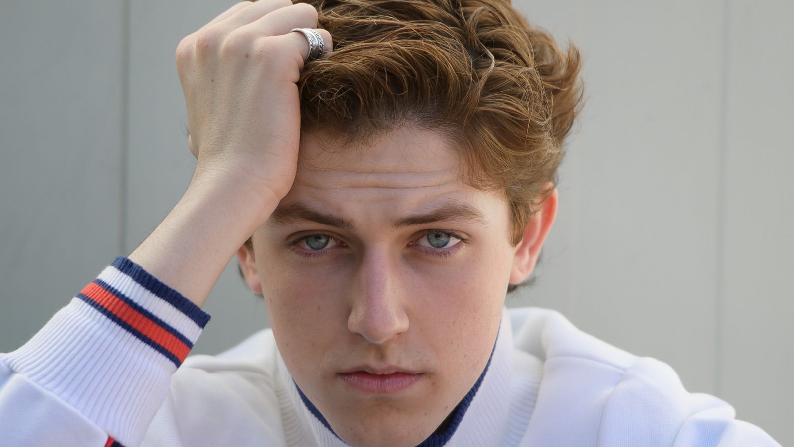 Asier Valdestilla es Santi Alcántara en 'Cuéntame'