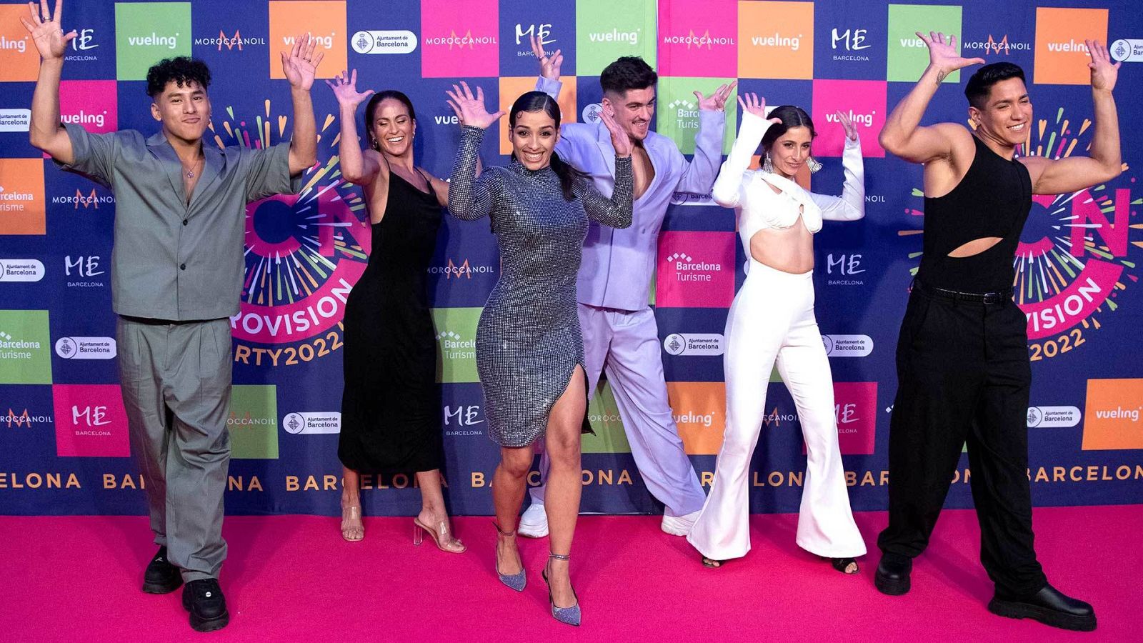 Josh, Raquel, Chanel, Pol, María y Exon a su llegada a la alfombra rosa de la Barcelona Eurovisión Party