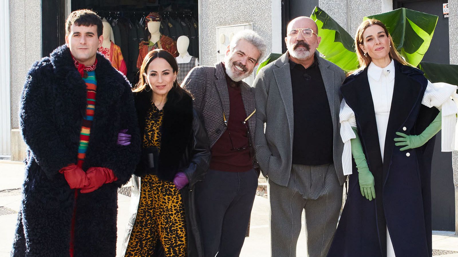 Los jueces y Raquel, con Paco Delgado