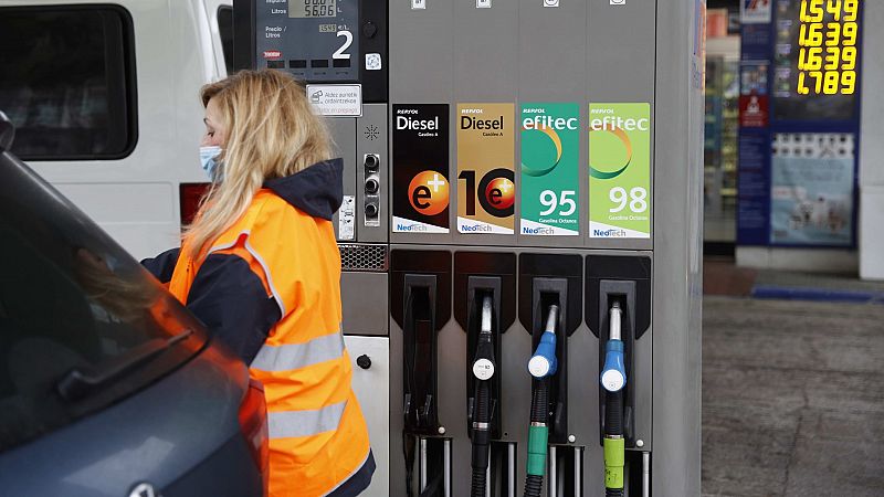 Las estaciones de servicio ven "inviable" anticipar la bonificaci�n de 20 c�ntimos del carburante