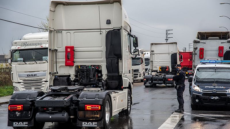 El paro de transportistas pierde apoyos: distintas asociaciones lo desconvocan tras 18 días