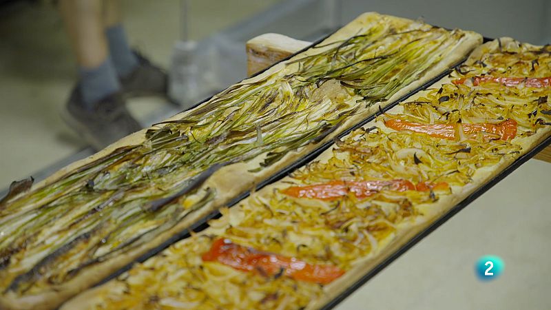 Coques de recapte de cal�ots i de ceba i pebrot vermell