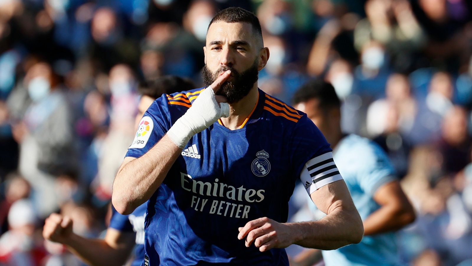 Benzema celebra su primer gol ante el Celta