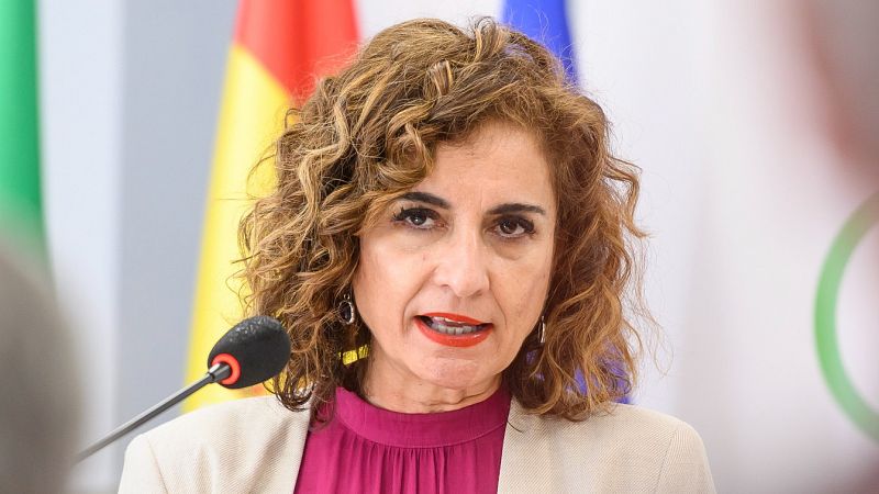 Montero asegura que el 80 % de las gasolineras empezarn a cobrar el descuento de 20 cntimos en las prximas 48 horas