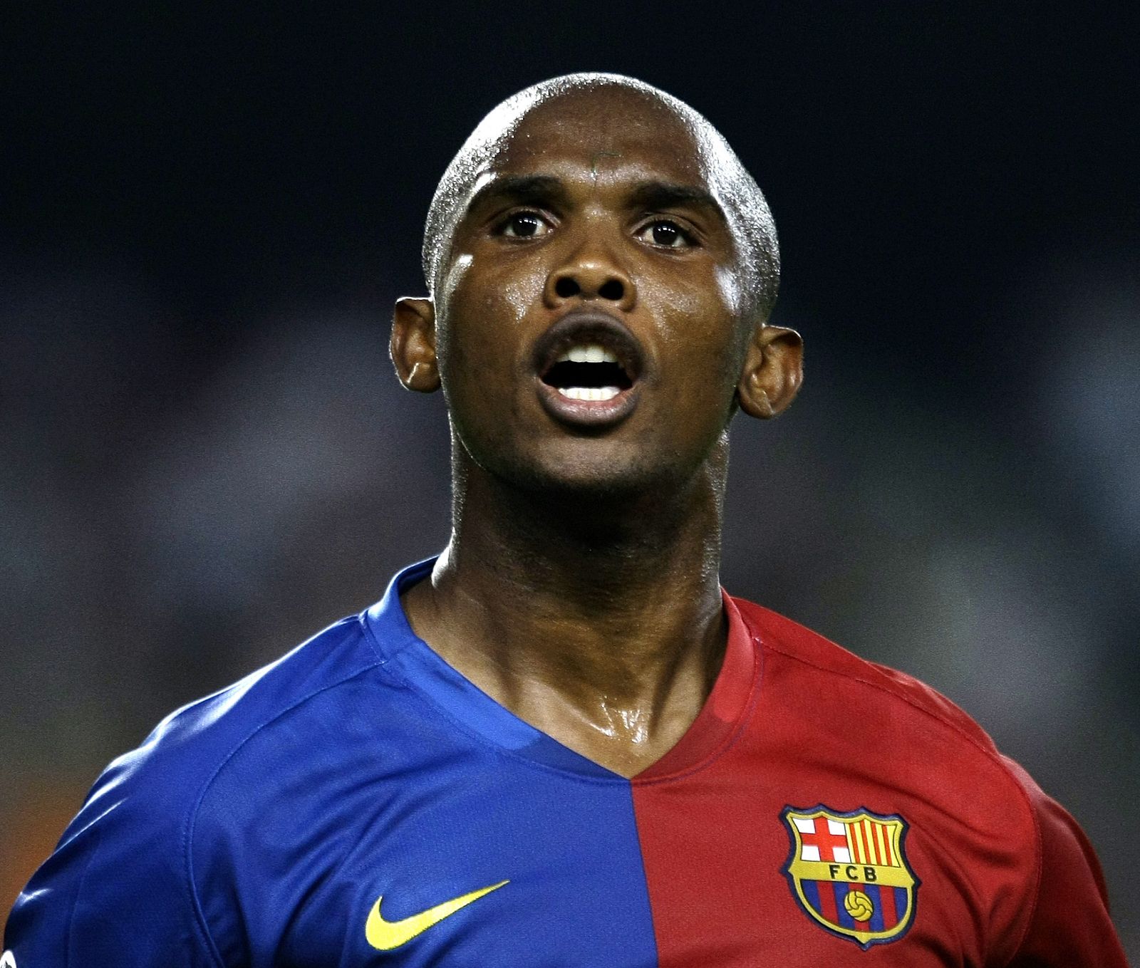 El jugador del FC Barcelona Samuel Eto'o celebra un gol marcado en Liga de Campeones