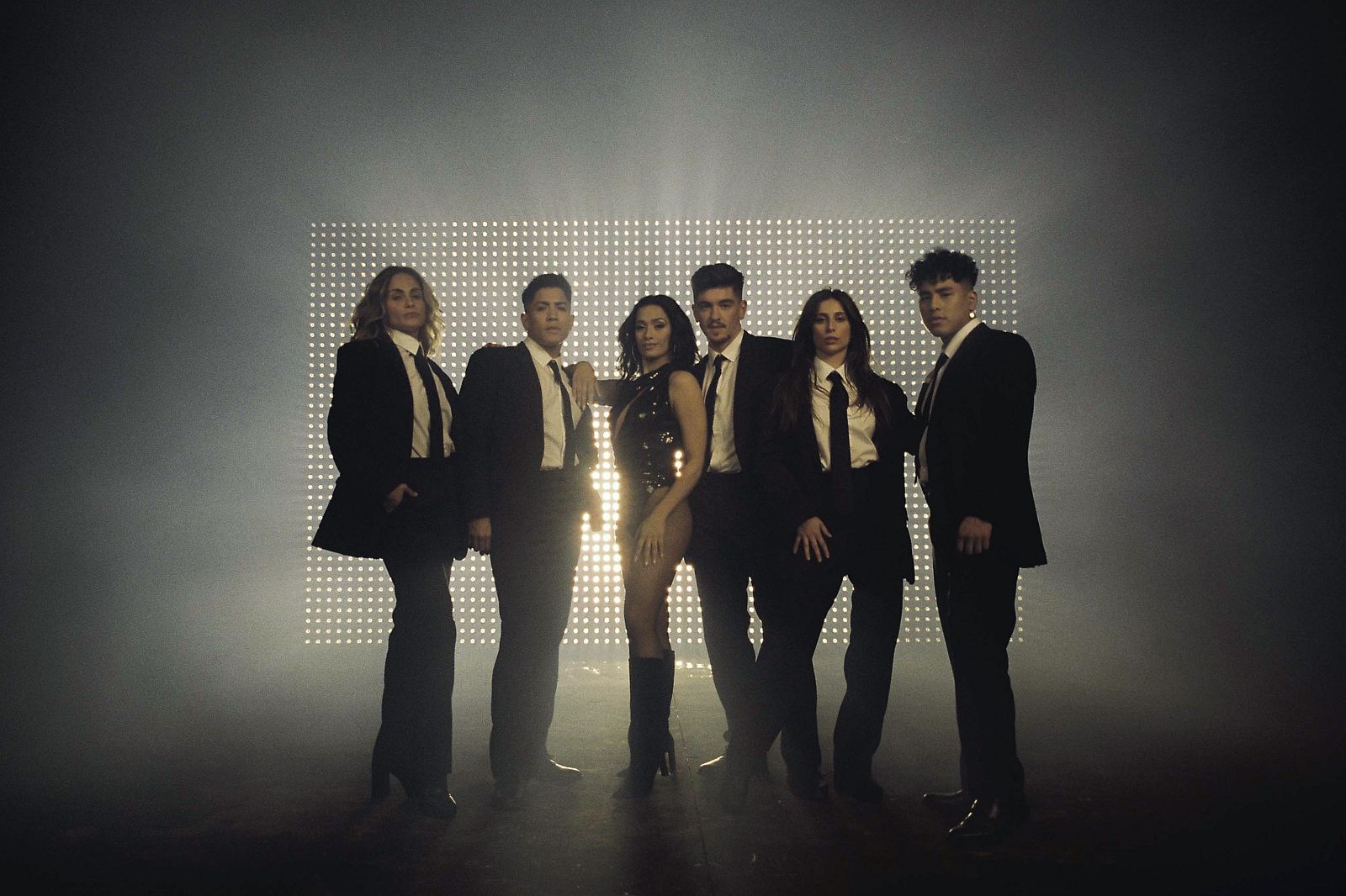 Chanel junto a sus bailarines: Exon Arcos, Josh Huerta, Pol Soto, Raquel Caurin y Ria Perez.