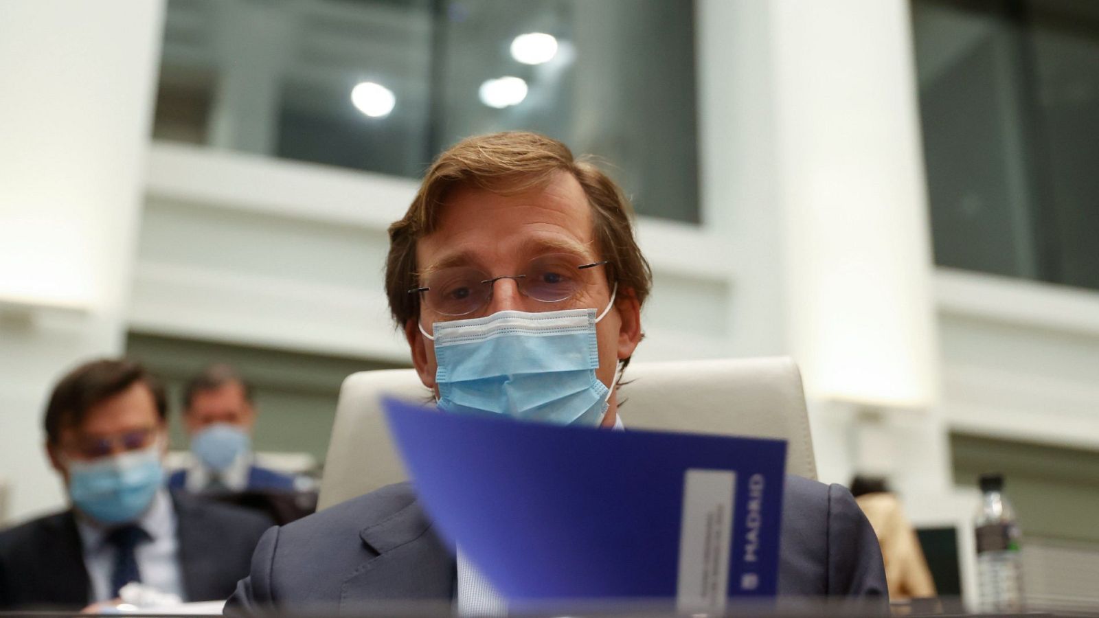 El alcalde de Madrid, José Luis Martínez Almeida durante una sesión plenaria del pleno municipal