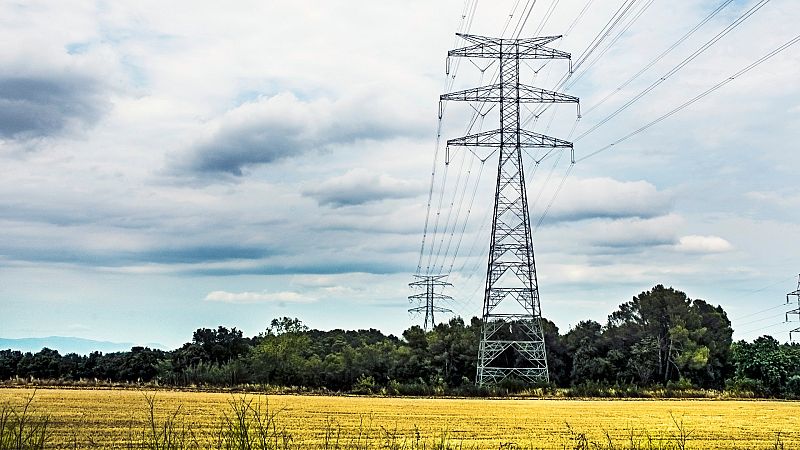 El precio de la luz cae este domingo un 34% hasta 159,33 euros/MWh