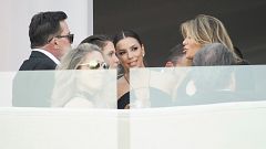 Eva Longoria divide las redes con su vestido, ¿es demasiado sexy para una boda?
