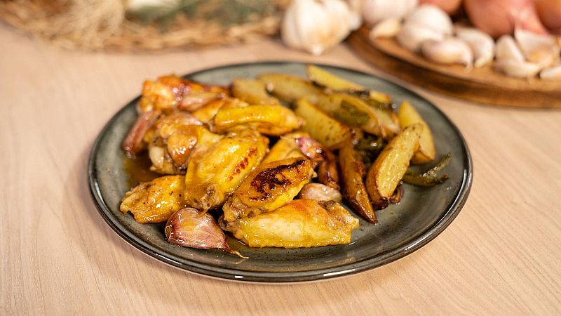 Cocina para torpes: receta de alitas de pollo a los 100 ajos