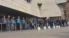 "Regalamos la leche porque los supermercados la regalan"