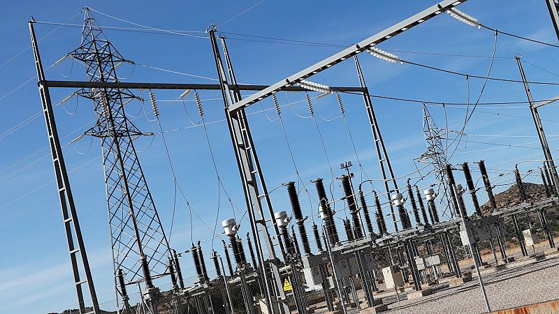 La luz baja este sábado a 153,85 euros/MWh, su precio más bajo desde que comenzó la guerra
