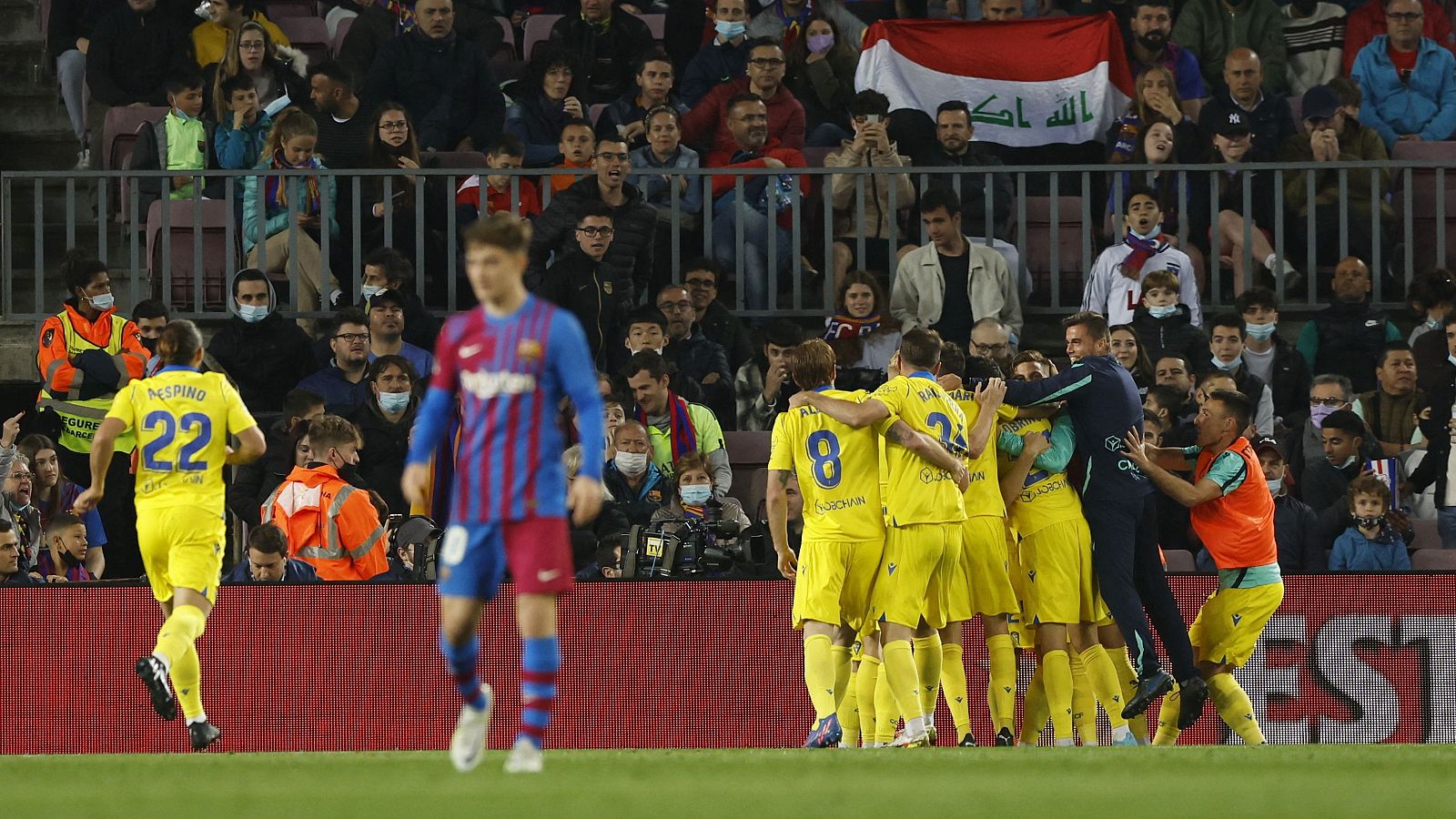Los jugadores del Cádiz celebran el tanto de Lucas Pérez al inicio de la segunda parte
