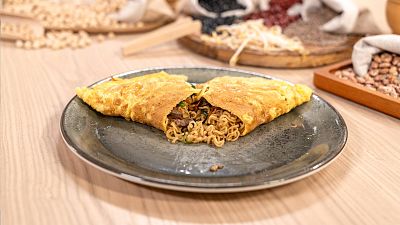 Los Torres nos ense�an su particular versi�n del wok de verduras y brotes de soja, que envuelven en una tortilla