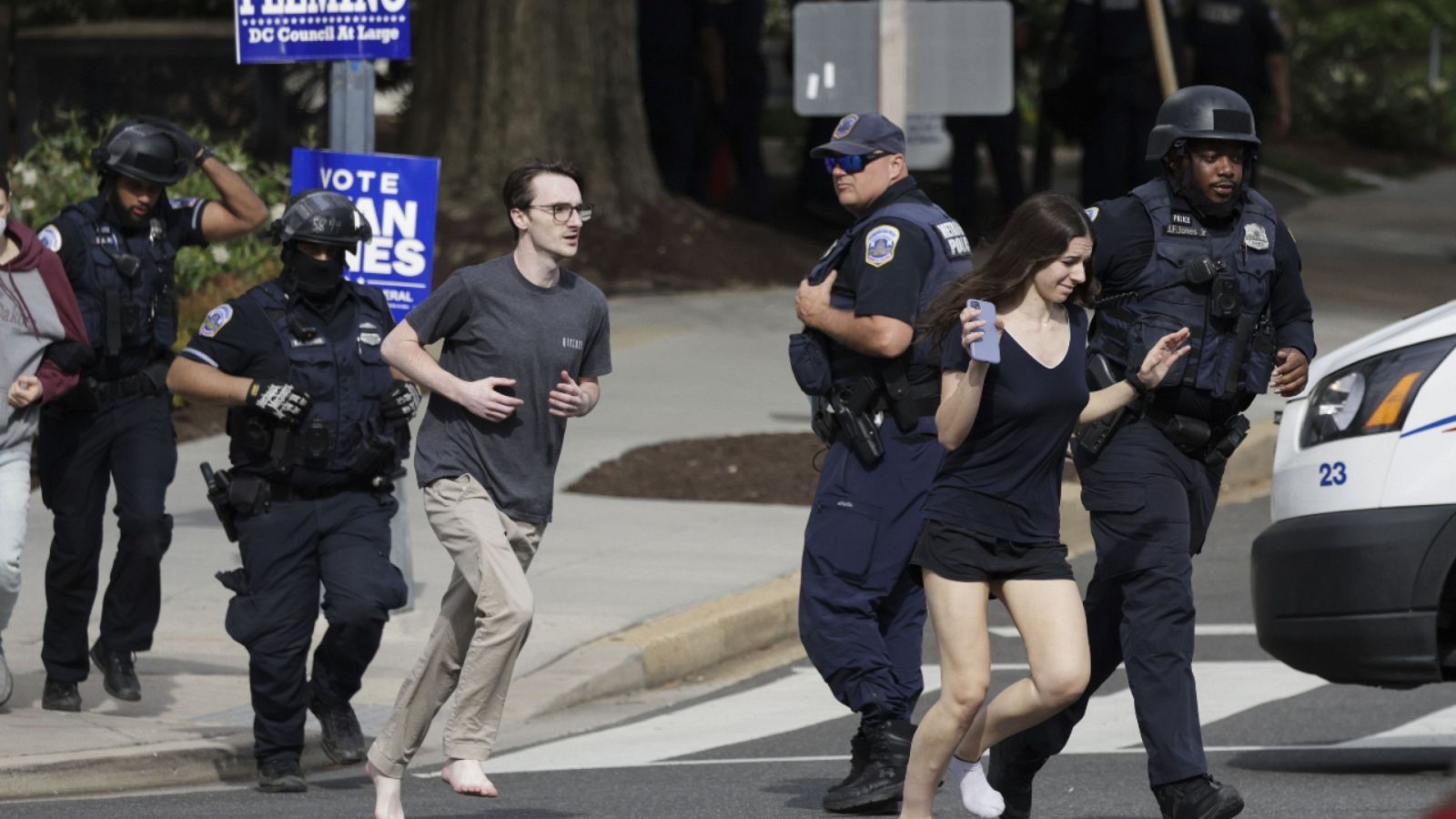 Al menos un muerto y cuatro heridos en un tiroteo en Washington