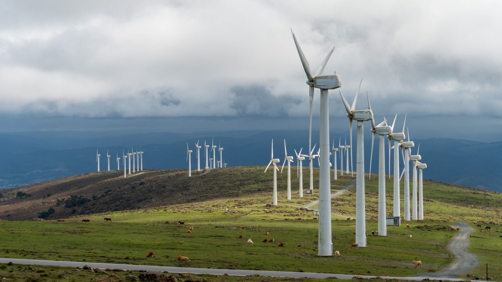 Parque eólico en la sierra de A Capelada, A Coruña