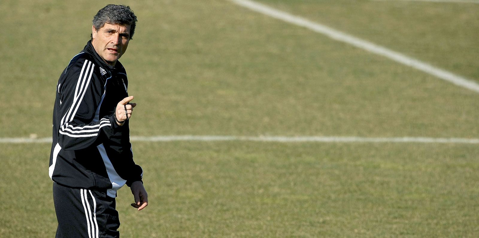 El técnico del del Real Madrid, Juande Ramos, durante un entrenamiento en Valdebebas