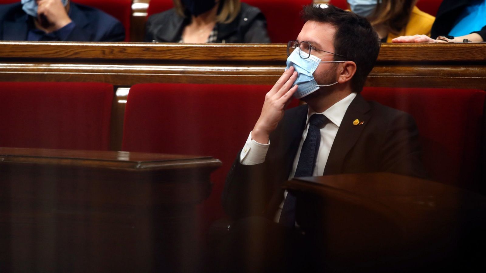 El presidente de la Generalitat, Pere Aragonès, en su escaño durante un pleno del Parlament