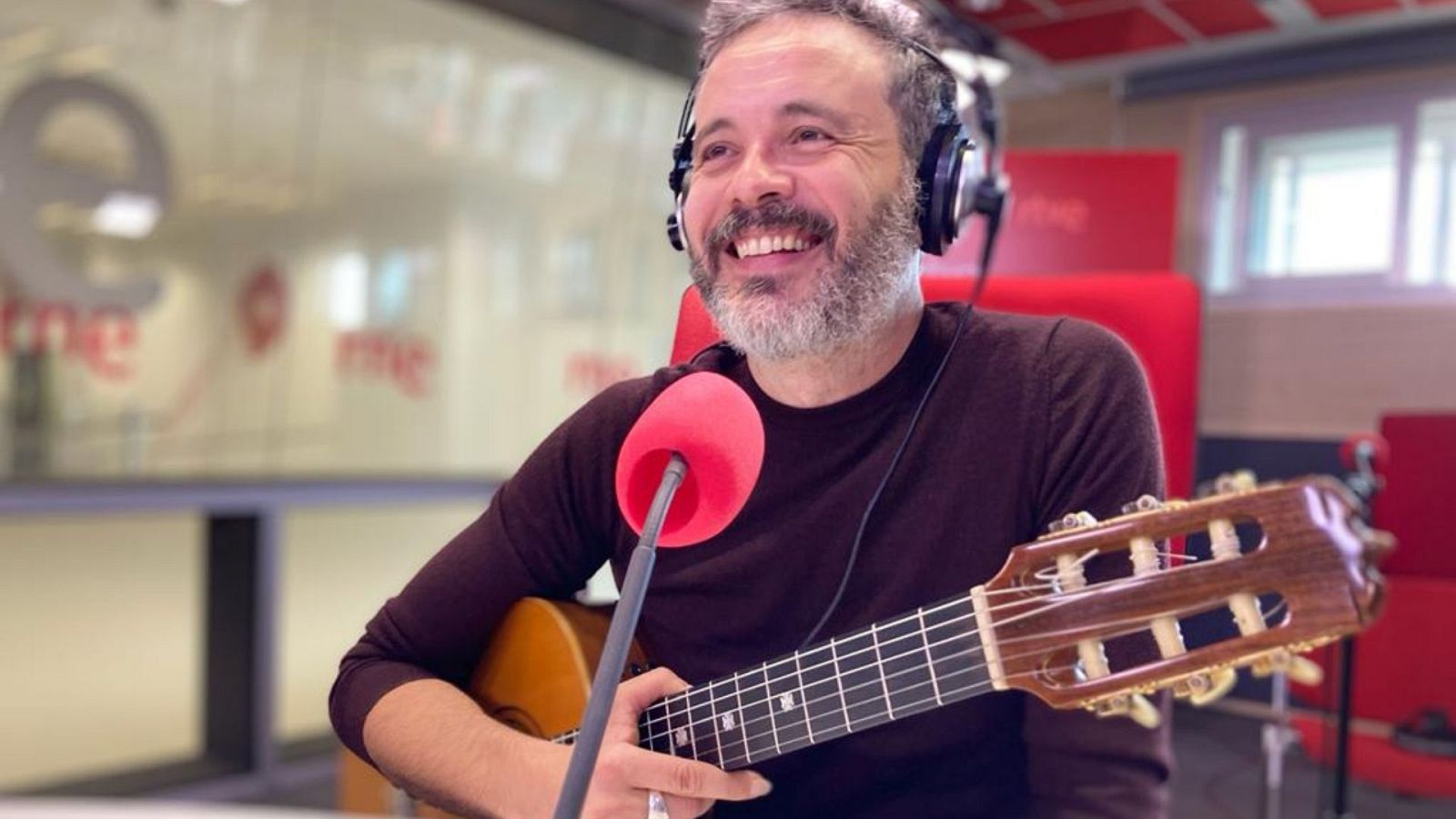 El Twanguero en el Estudio 101 de la Casa de la Radio